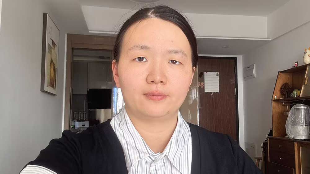A front-facing portrait of Mandarin tutor Candice smiling warmly.